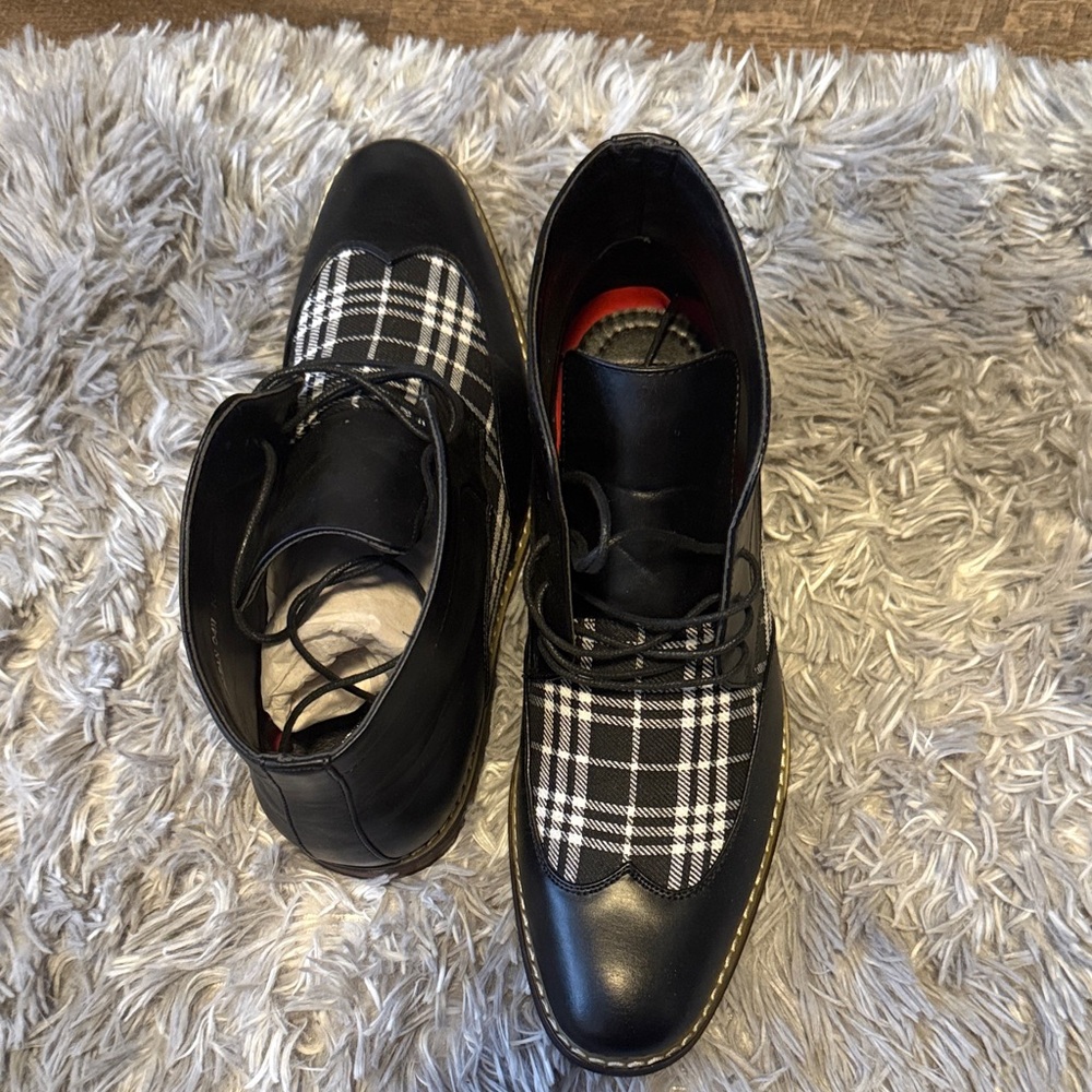 Elegant Black Plaid Men's Oxfords